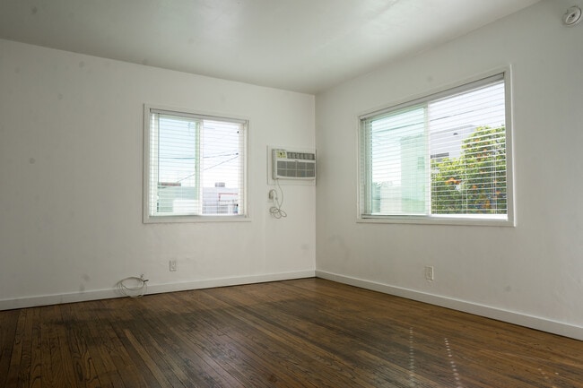 Building Photo - 5614 Auckland Ave Unit 5614