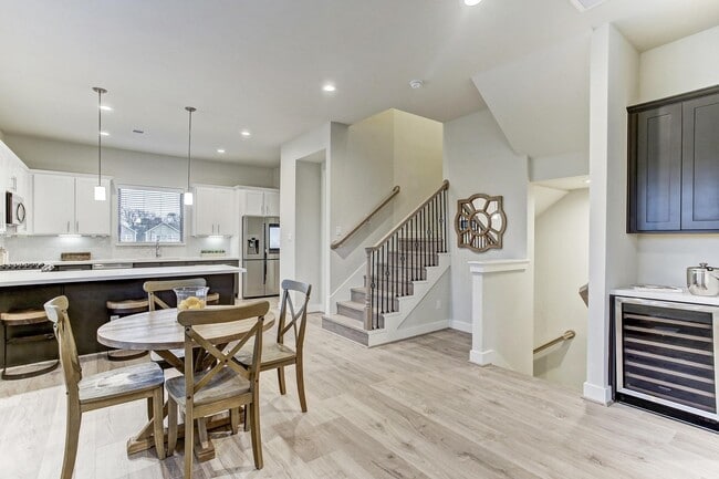 Photo - 806 Sienna Palm Ln