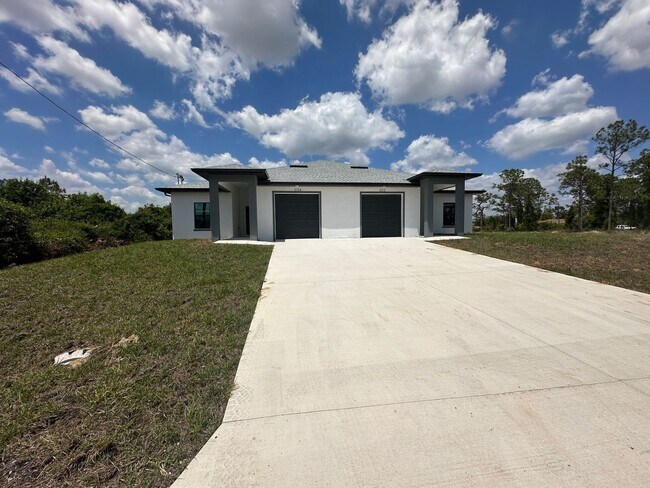 Building Photo - 2122 Armour Rd Unit 2122