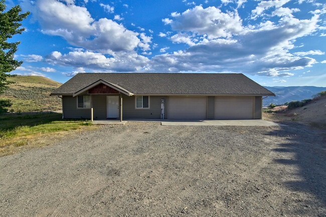 Building Photo - 1310 Chucker Ln