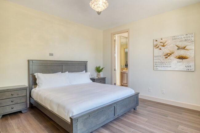 Photo - 10775 E Sunnyside Dr