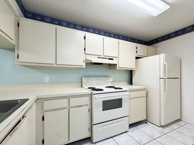 Photo - Spacious 1 bedroom 1 bathroom in DelRey Community!