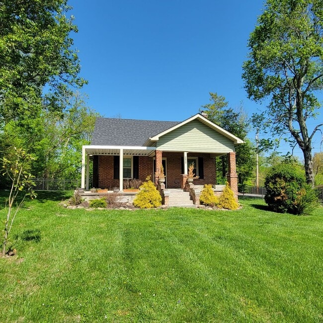Building Photo - 4/2 Bungalow in Algood City Limits Rental