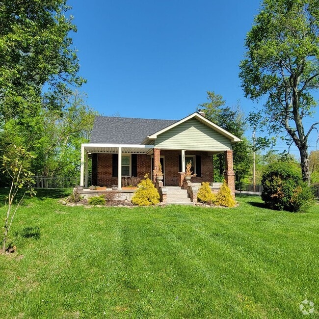 Building Photo - 4/2 Bungalow in Algood City Limits Rental