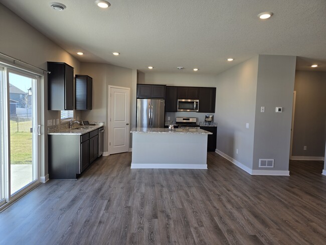 Photo - 2075 Aloha Ave