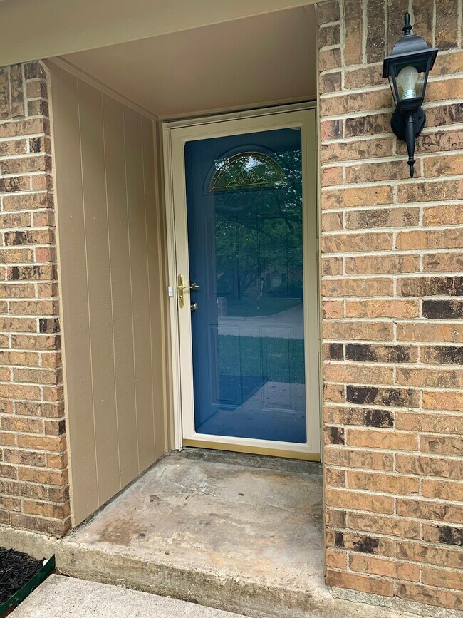 Photo - 404 Live Oak Dr