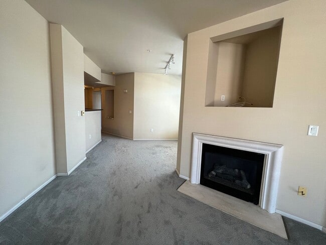 Photo - 2 bed 2 bath condo with laundry, A/C and fireplace! Heart of Banker's Hill!