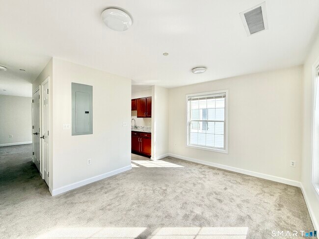 37 Fairfield Ave