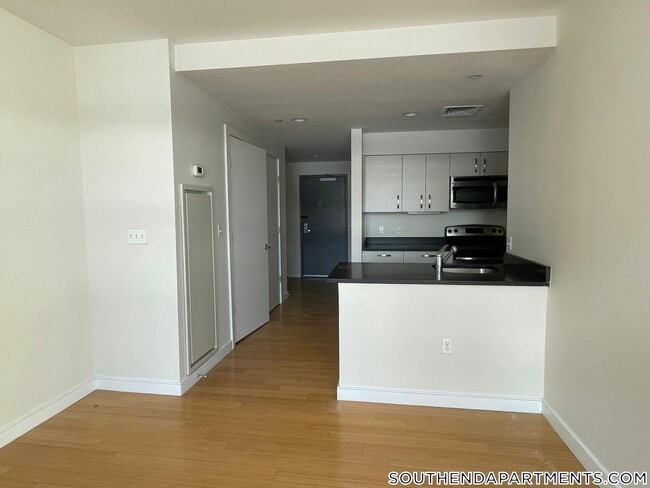 Photo - 601 Albany St Unit 301