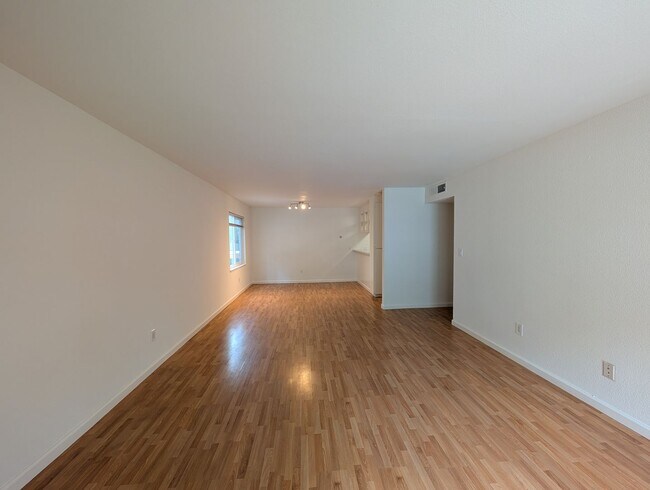 Photo - 3 bed / 2 bah Condo. Hardwood floor, forced heat, lots of HOA amenities