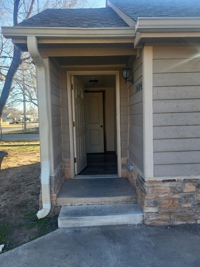 Photo - 1604 NW Lindy Ave