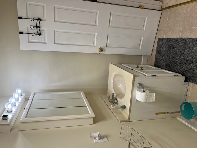 Photo - 103 W Railroad St