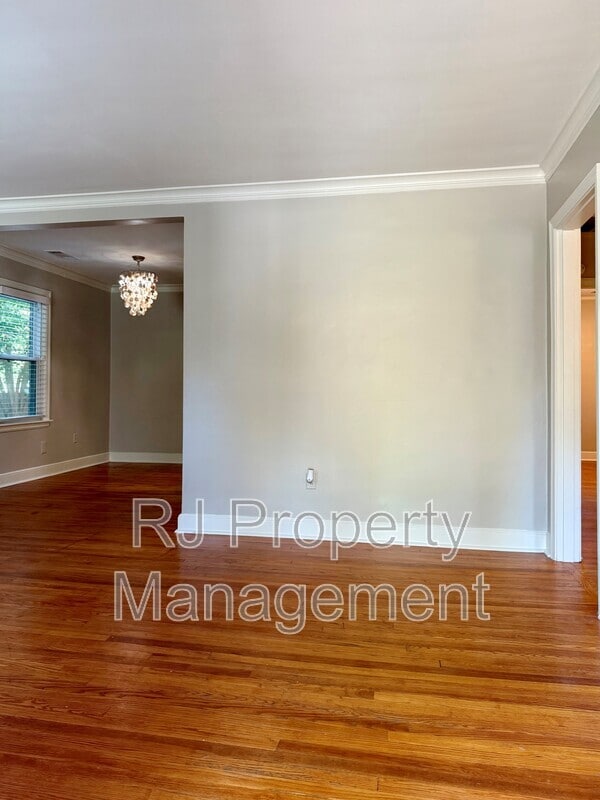 Photo - 2888 Midland Ave