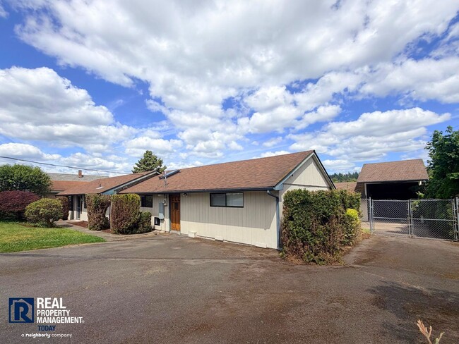 Photo - Spacious 2 Bedroom Home with Bonus Den in Prime Puyallup Location