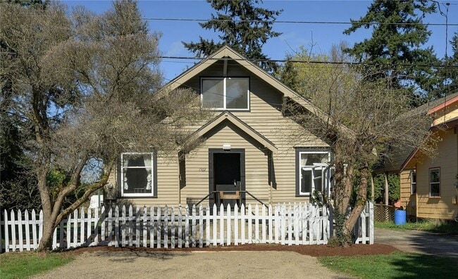Building Photo - Charming Craftsman Rental in a Prime Bellingham Location