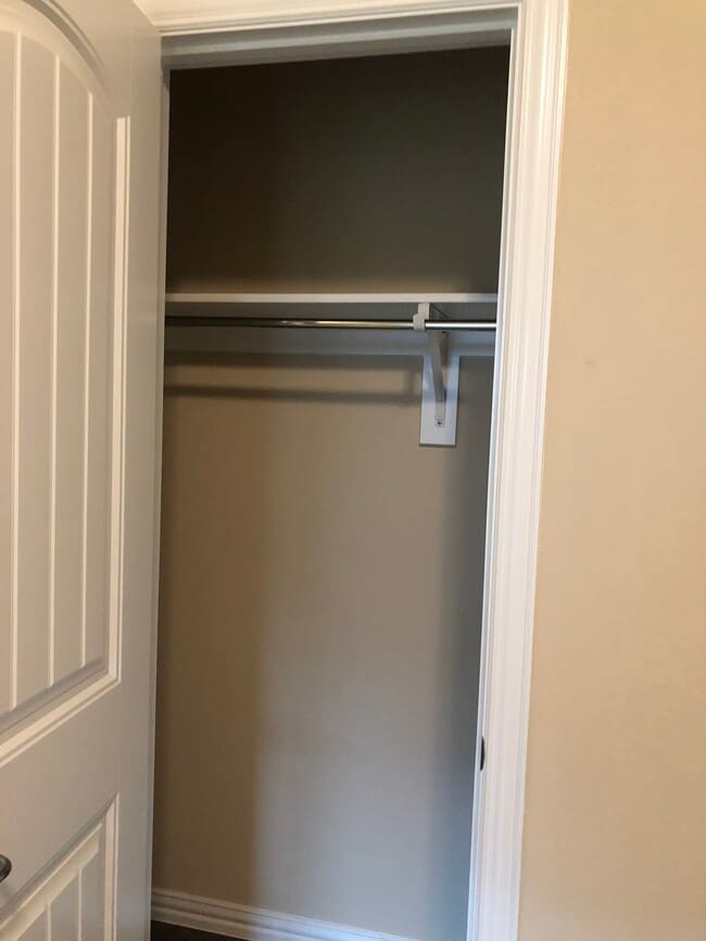 Photo - 530 Meadowlake Dr