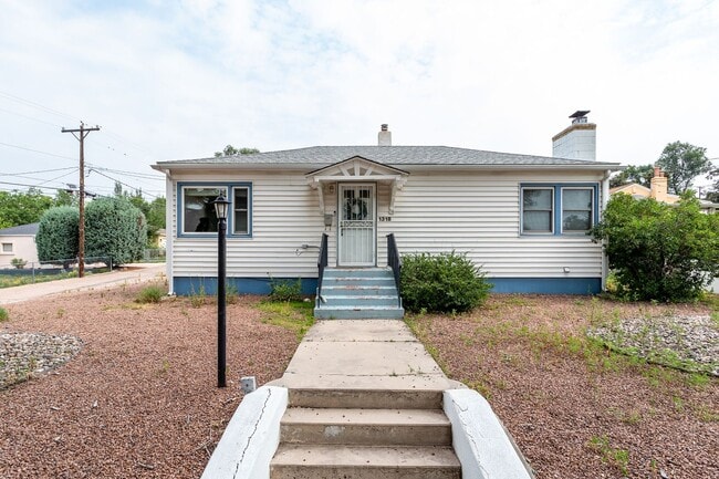 Building Photo - Lovely Downtown Property! Rental