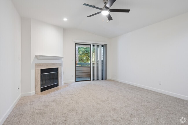 2BR, 2BA - 1,100SF - Living Room - Shadow Creek Apartments