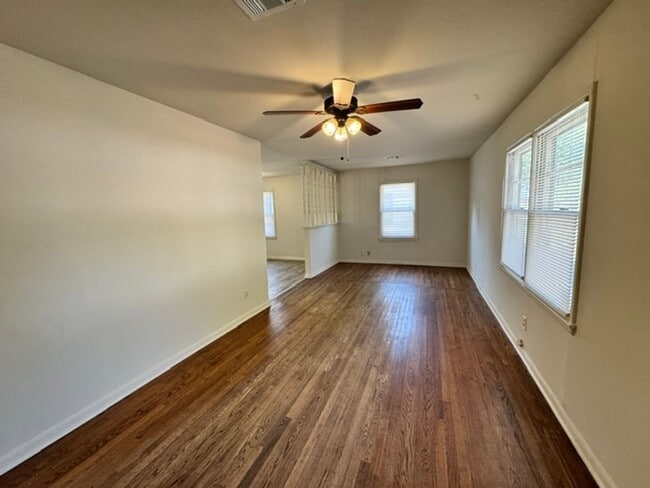 Photo - 2 bedroom in Norman Schools, No carpet, fridge and gas stove!