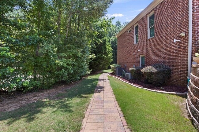 Photo - 2115 Julien Overlook