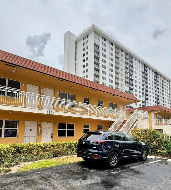 Photo - 2121 N Ocean Blvd Unidad 3 Rental