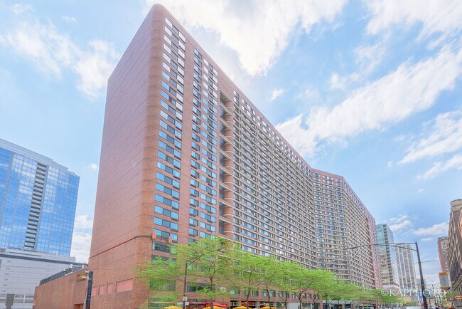 Building Photo - 211 E Ohio St Unit 724