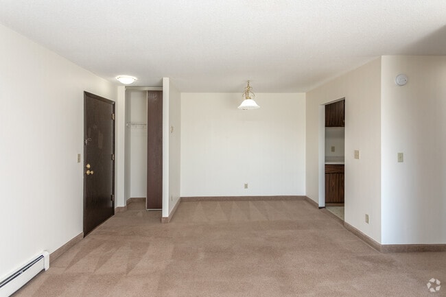 1HAB, 1BA - 658 ft² - Woodmere Apartments