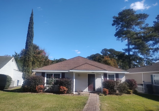 Building Photo - Charming 2 Bedroom/2 Bathroom with Sunroom...