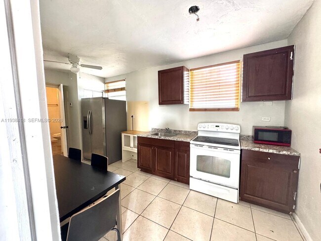 Photo - 465 NE 157th Ter