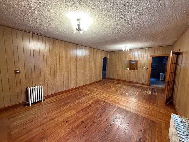 Photo - 931 Worcester Rd