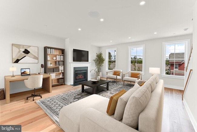 Photo - 734 S Matlack St