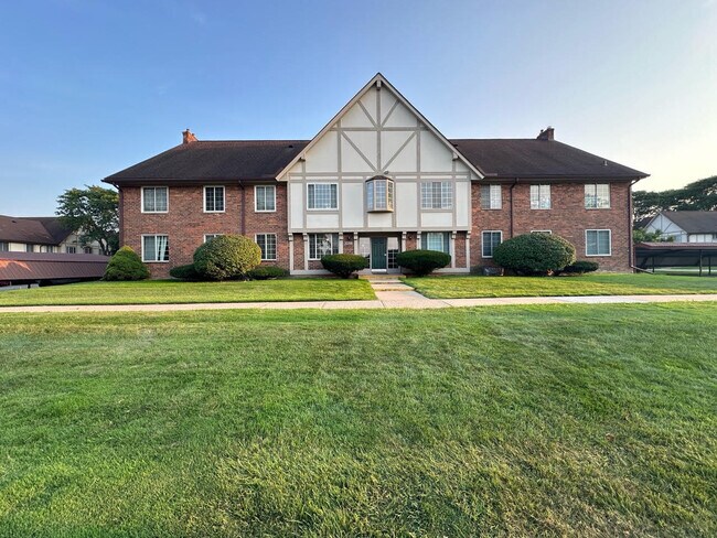Photo - 30268 Southfield Rd Condo Unit 230