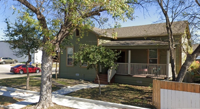 Building Photo - 202 Hunstock Ave