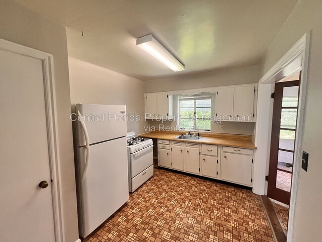 Photo - 1261 Richmond Rd