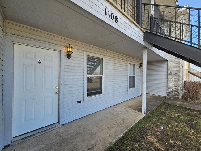 Photo - AVAILABLE NOW! Unidad 1108 Circle M Drive -  A