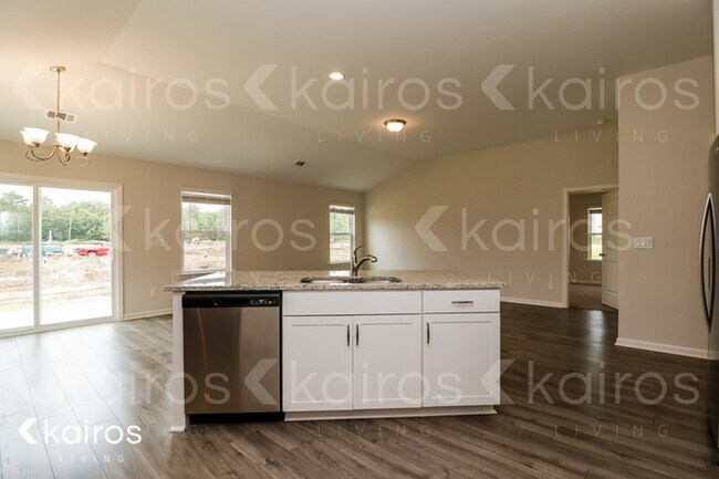 Photo - 17 Red Oak Dr.