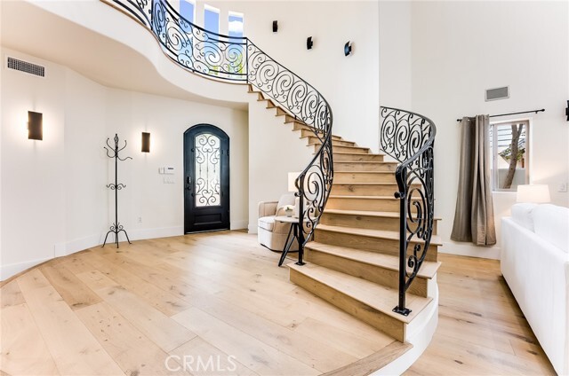 Photo - 23123 Oxnard St