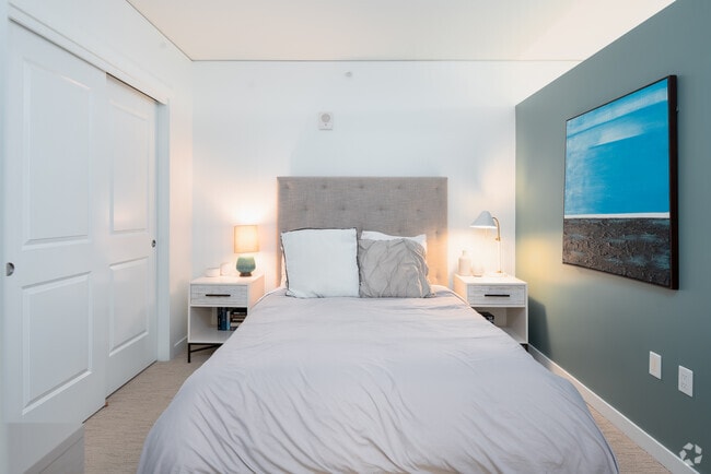 1BD, 1BR - 629SF - Stadium Place