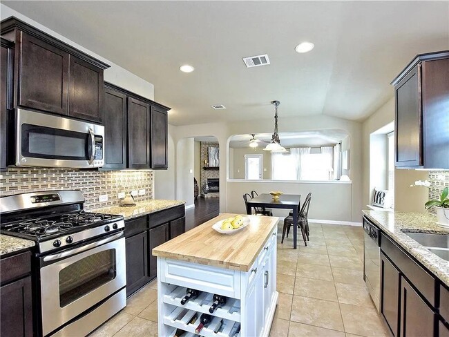 Photo - 141 Florenz Ln