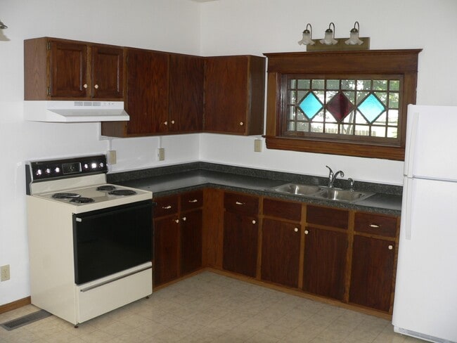 Building Photo - 204 W Cedar St Unit Apartment A