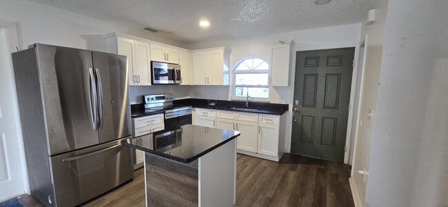 Photo - 671 Royalty Ct