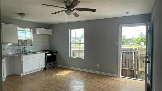 Photo - 6515 Avenue B