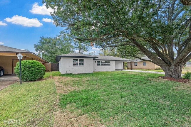 Photo - Check Out this 3 bed 2 bath in Bossier