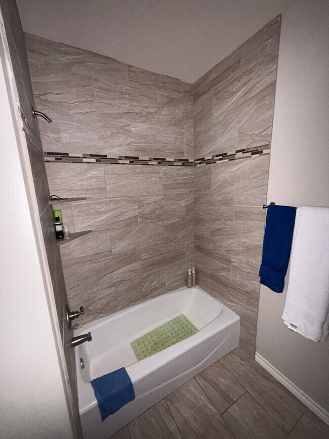 Photo - 2 bedroom 2 bath in Prime location!