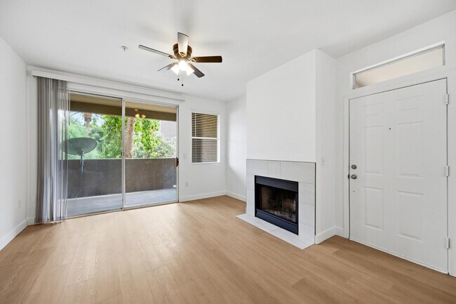 Photo - 3830 E Lakewood Pkwy E Unidad Apt 2067