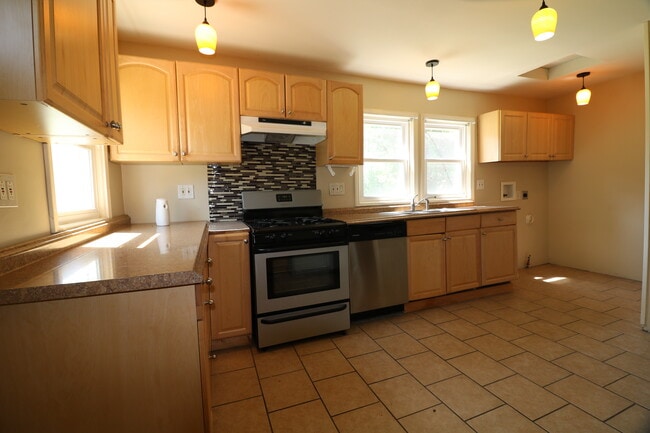 Photo - 1319 E 12th St House