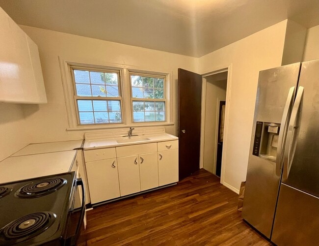 Photo - Three bedroom in Alton