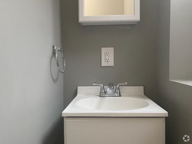 Building Photo - 59 N 61st St Rental