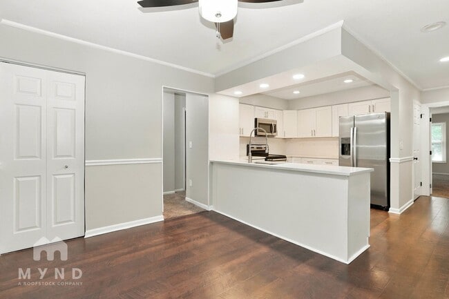 2208 Surreygate Dr