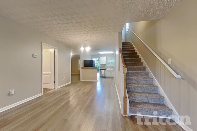 Photo - 1024 Weatherwood Pl NE